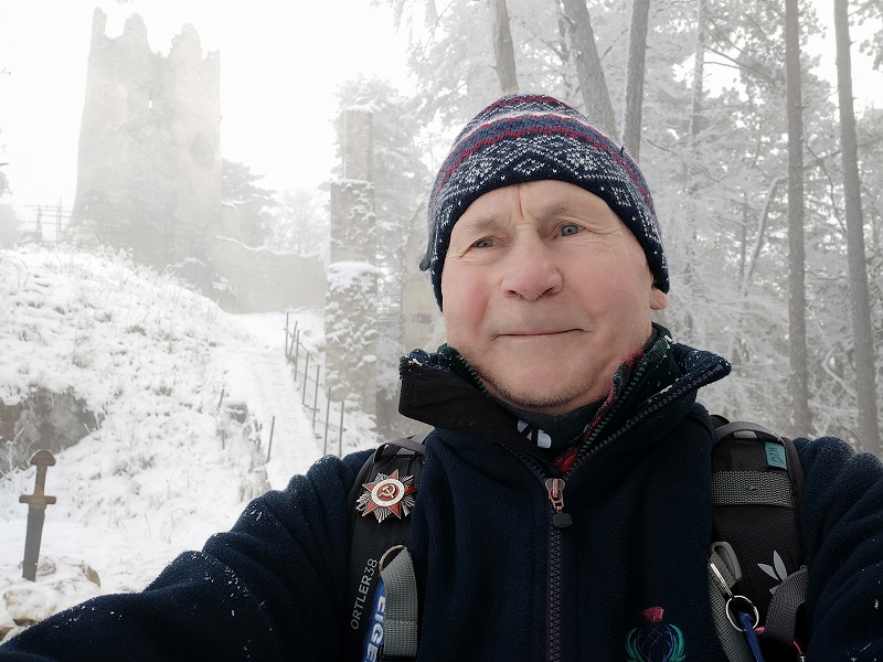 4.jpg - Fototermín: Števo Hudák na Blatníckom hrade 615m.