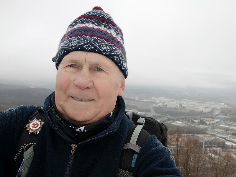 8.jpg - Že je Pustý hrad nad mestom Zvolen potvrdzuje tento obrázok: Števo Hudák na dolnej vyhliadke Pustého hradu.