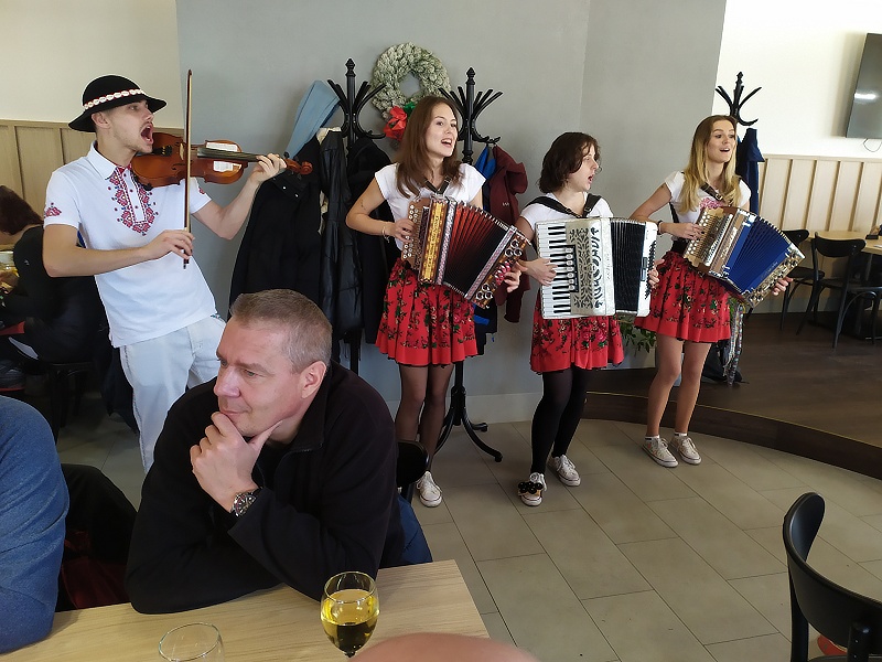 16.jpg - Hrala a spievala táto omladina skutočne excelentne.