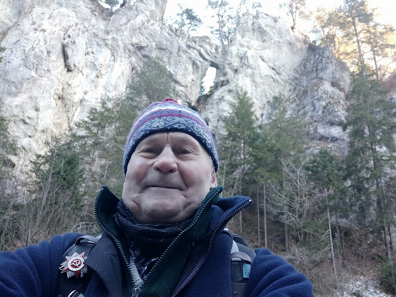 19.jpg - Fototermín: Števo Hudák....priamo nad jeho hlavičkou je Blatické okno.